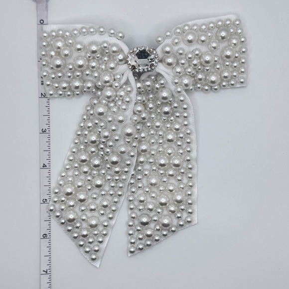 Gorgeous white hair bow with pearls - NWOT - Picture 3 of 8